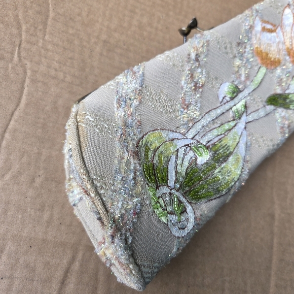 SANTI beaded clutch - Picture 3 of 7